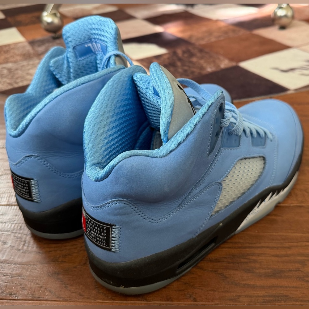 Jordan 5 Retro SE Mid UNC - Picture 3 of 13